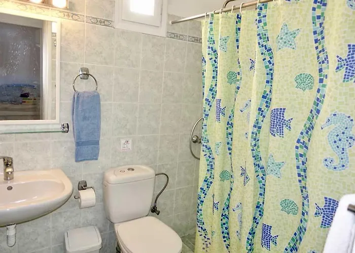 H - Kamari Village *